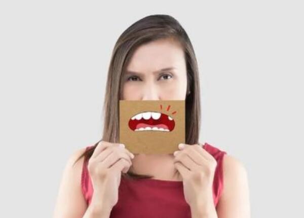 牙敏感用電動(dòng)還是手動(dòng)牙刷？牙齒敏感人群必看！