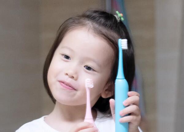 小孩怎么用電動(dòng)牙刷刷牙正確？小孩正確用電動(dòng)牙刷的技巧